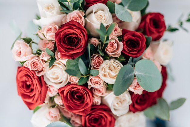 Jak skomponować przepiękny bukiet róż?
